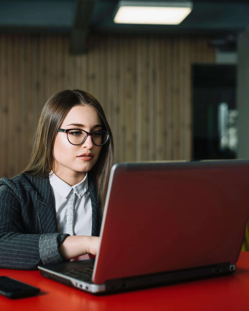 business-woman-using-laptop-table (1) (1)